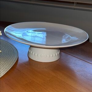 🍰  Elegant White Cake Stand